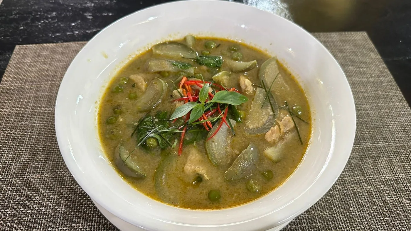 Green curry with pork