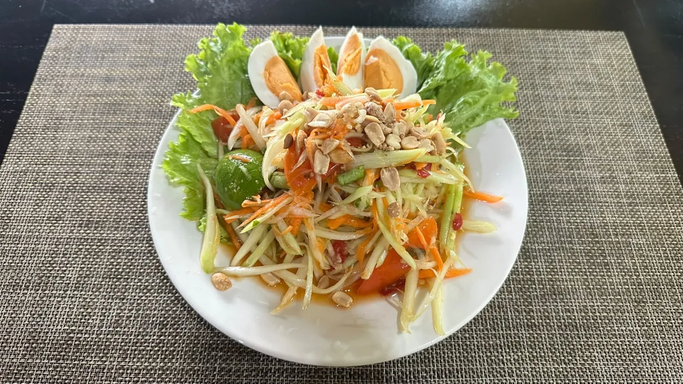 Thai papaya salad